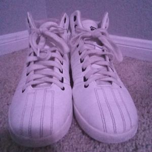 I am selling white K-Swiss shoes. They are a size 7 (Big Boys).